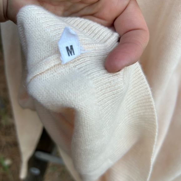 Calvin Klein 100% Cashmere size M off white long sleeve vintage sweater - Picture 5 of 6
